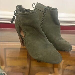 Report Green Ankle Boots with Suede Finish and Stacked Heel